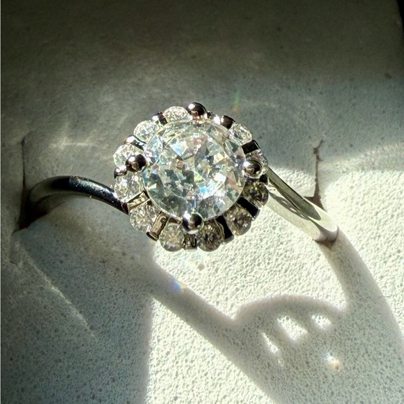 Pretty Bird Jewelry Jewelry - NEW! Pretty Bird Jewelry Classic Halo Solitaire Ring w/Clear Center Stone